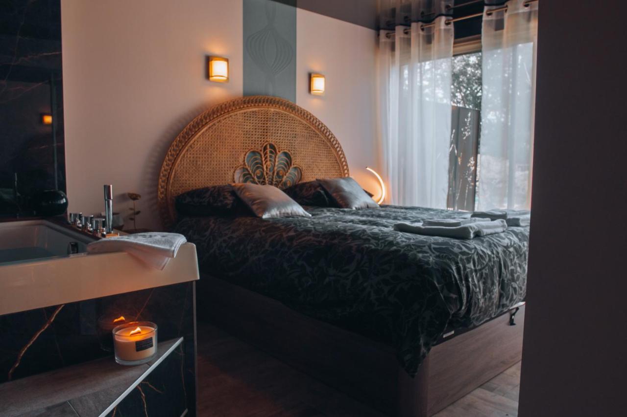 La Ronde Des Bois - Romance Et Bien Etre - Jacuzzi Privatif-Piscine-Patio Mellecey Екстериор снимка